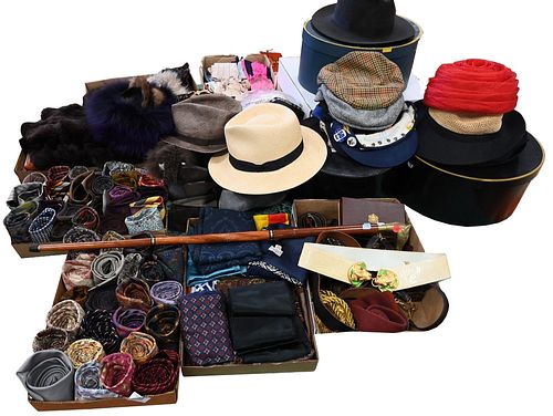 TABLE LOT OF CLOTHING ACCESSORIES, TO
