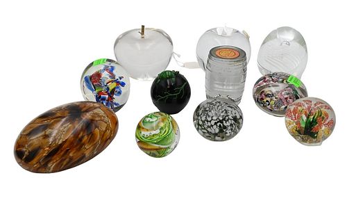 GROUP OF 12 PAPERWEIGHTS TO INCLUDE 3776b6