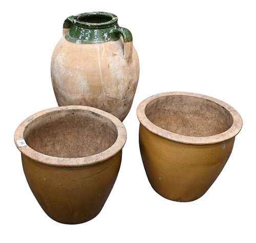 GROUP OF FOUR PIECES OF EARTHENWARE,