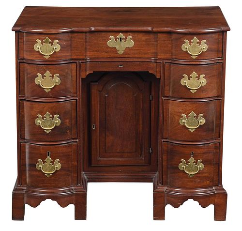CHIPPENDALE FIGURED MAHOGANY KNEE 3777bd