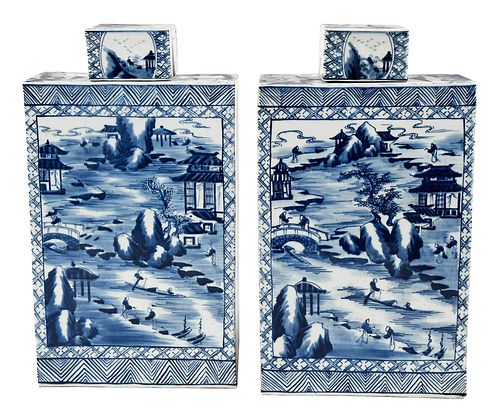 PAIR CHINESE EXPORT BLUE AND WHITE 377b51