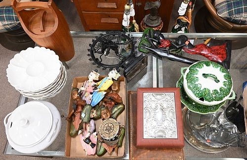TABLE LOT OF ASSORTED SMALLS, TO