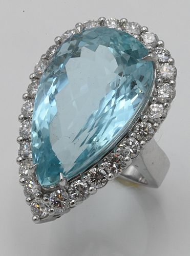 AQUAMARINE AND DIAMOND RING 18 377cf2