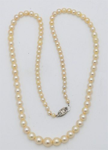 STRING OF GRADUATED PEARLS NECKLACE  377d45