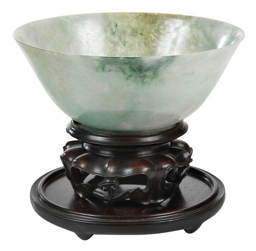 CHINESE JADE OR HARDSTONE BOWLrichly