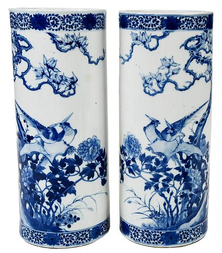PAIR OF CHINESE BLUE AND WHITE 37833b