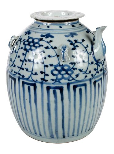 CHINESE BLUE AND WHITE PORCELAIN LIDDED