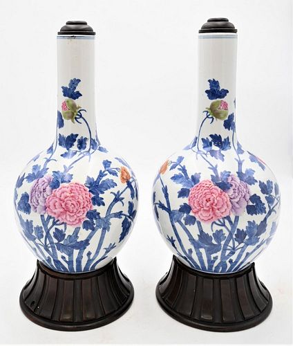 PAIR OF CHINESE FAMILLE ROSE PORCELAIN 378550