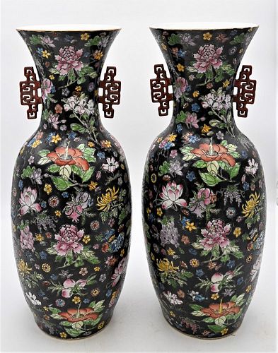 PAIR OF CHINESE FAMILLE ROSE VASE 37856a