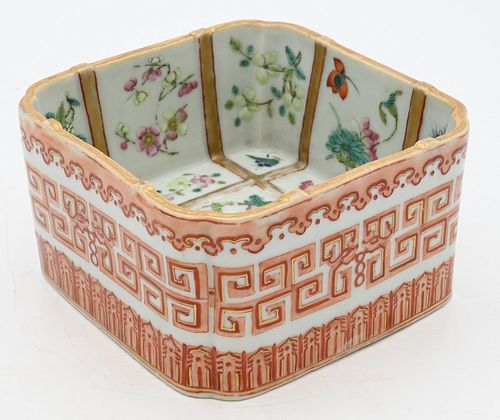 CHINESE FAMILLE ROSE PORCELAIN 378650