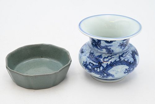 TWO CHINESE PORCELAIN PIECES TO 37865f