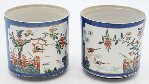 PAIR OF CHINESE PORCELAIN POTS 378657
