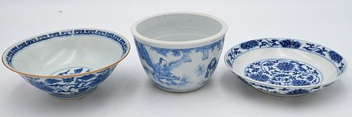 THREE PIECE CHINESE PORCELAIN GROUP 378667