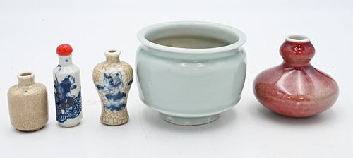 FIVE PIECE CHINESE PORCELAIN GROUP 378669
