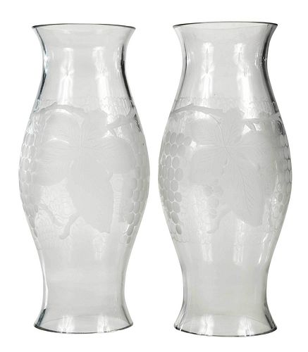 PAIR OF BLOWN AND ENGRAVED GLASS 37899e
