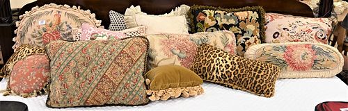 14 PIECE PILLOW LOT TO INCLUDE 378ab1