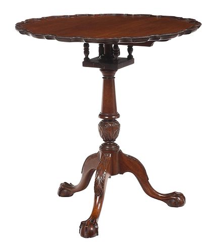 CHIPPENDALE STYLE CARVED MAHOGANY PIE