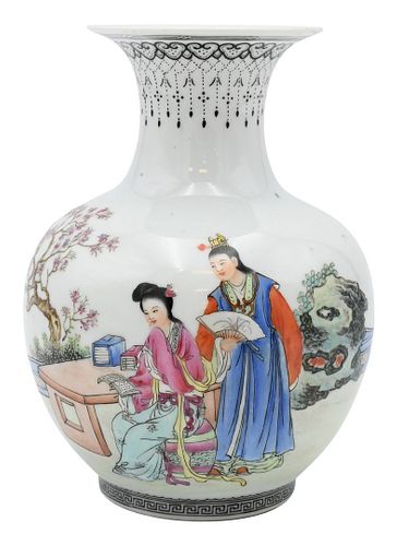 FAMILLE ROSE PORCELAIN VASEFamille 3767a5