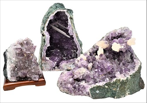 GROUP OF THREE AMETHYST QUARTZ GEODE