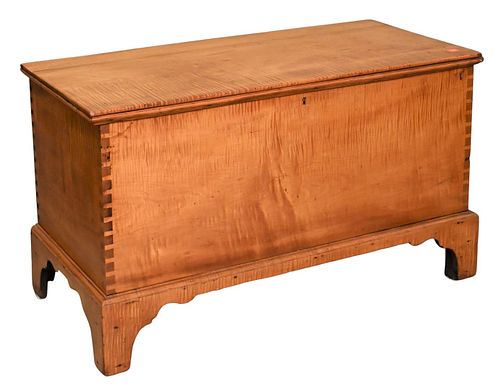 CHIPPENDALE TIGER MAPLE LIFT TOP