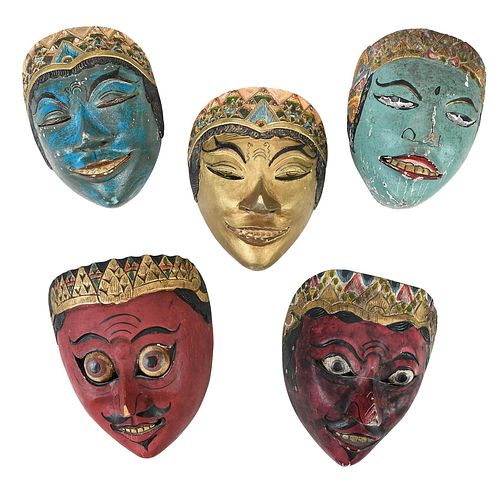 FIVE INDONESIAN WOODEN CARVED PAINTED 376cf9