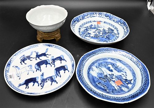 FOUR PIECE GROUP OF CHINESE PORCELAIN,