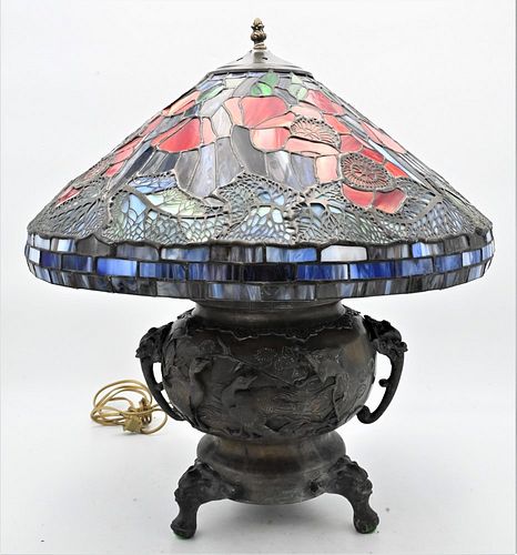 TABLE LAMP HAVING SLAG GLASS SHADE 376d90
