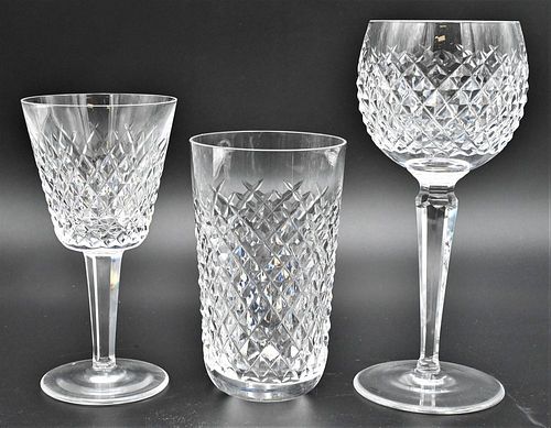 82 PIECE SET OF WATERFORD GLASSWARE  376e89