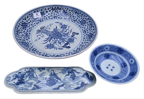 THREE BLUE AND WHITE CHINESE PORCELAIN