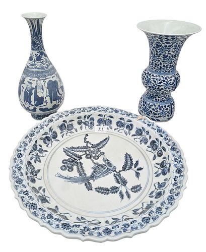 THREE BLUE AND WHITE CHINESE PORCELAIN