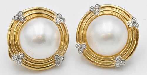 PAIR OF 14 KARAT GOLD ROUND EARRINGS,