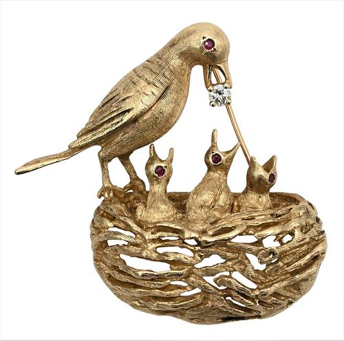 14 KARAT GOLD BROOCH, BIRD FEEDING