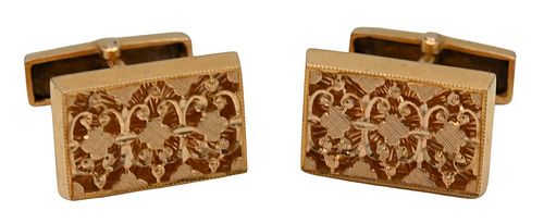 PAIR OF 22 KARAT GOLD CUFFLINKS  3770d8