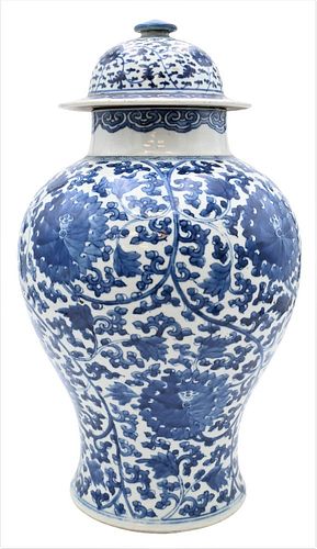 CHINESE BLUE AND WHITE COVERED 377128