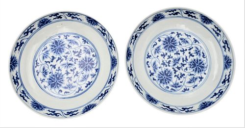PAIR OF BLUE AND WHITE PORCELAIN 377188