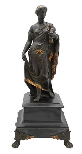 CLASSICAL FIGURE OF A WOMAN WEARING 377243