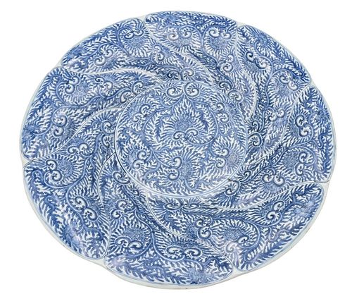 CHINESE BLUE AND WHITE CHARGER  377264