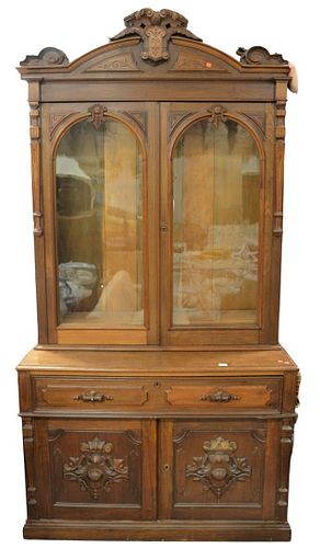 VICTORIAN WALNUT CABINET HAVING