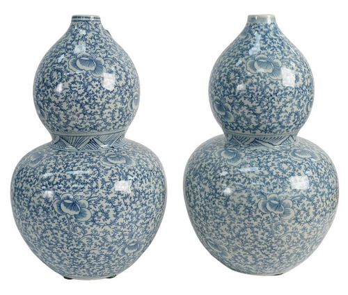 PAIR OF BLUE AND WHITE CHINESE 379d5f
