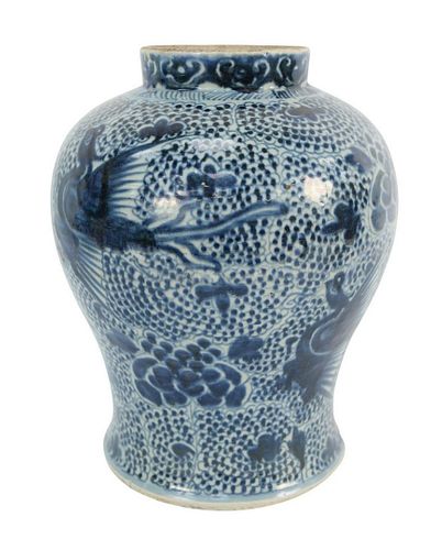 CHINESE BLUE AND WHITE VASE WITH