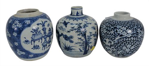 THREE CHINESE BLUE AND WHITE PORCELAIN 379e37