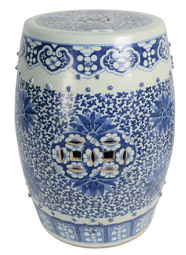 CHINESE BLUE AND WHITE BARREL GARDEN