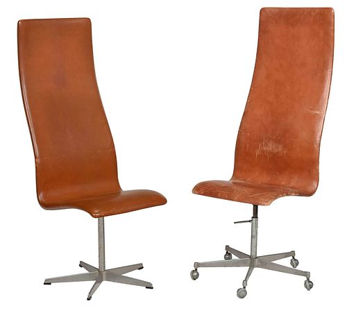 TWO SIMILAR FRITZ HANSEN ARNE JACOBSEN