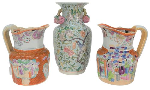 THREE CHINESE PORCELAIN PIECES 37a000