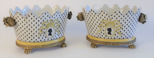 PAIR OF PORCELAIN CACHEPOTS WITH 37a0f2