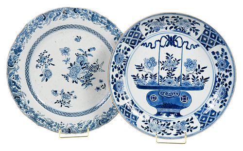 TWO CHINESE EXPORT BLUE AND WHITE 37a170