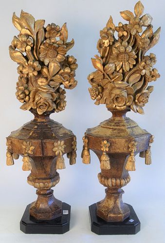 PAIR OF CARVED WOOD CORNUCOPIA 37a1fc