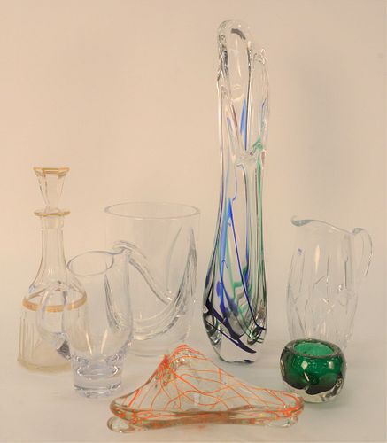 ASSORTED SEVEN PIECE GROUP OF CRYSTAL