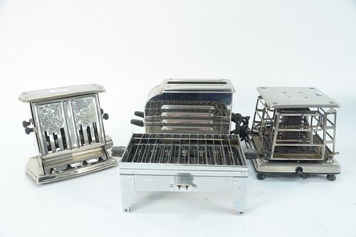 A GROUP OF ELEVEN VINTAGE TOASTERS,
