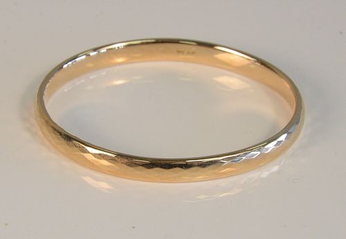 14 KARAT GOLD BANGLE BRACELET 64 8 37a7d8